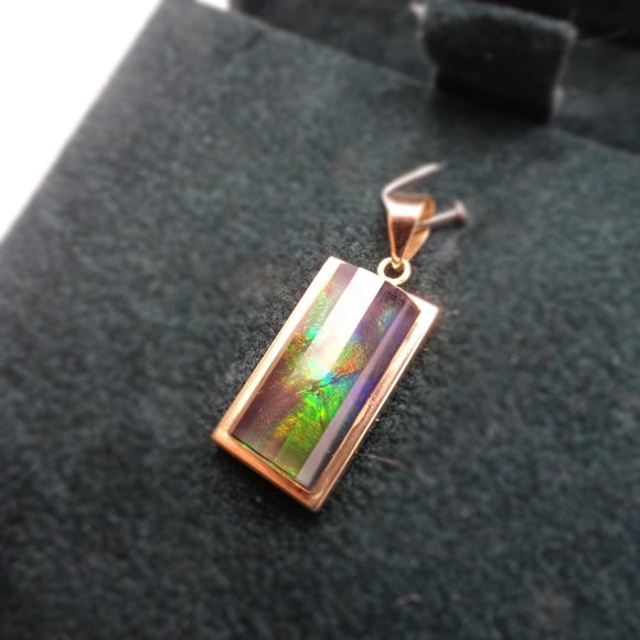 Solid 14k Yellow Gold and Ammolite Pendant - Picture 4 of 6